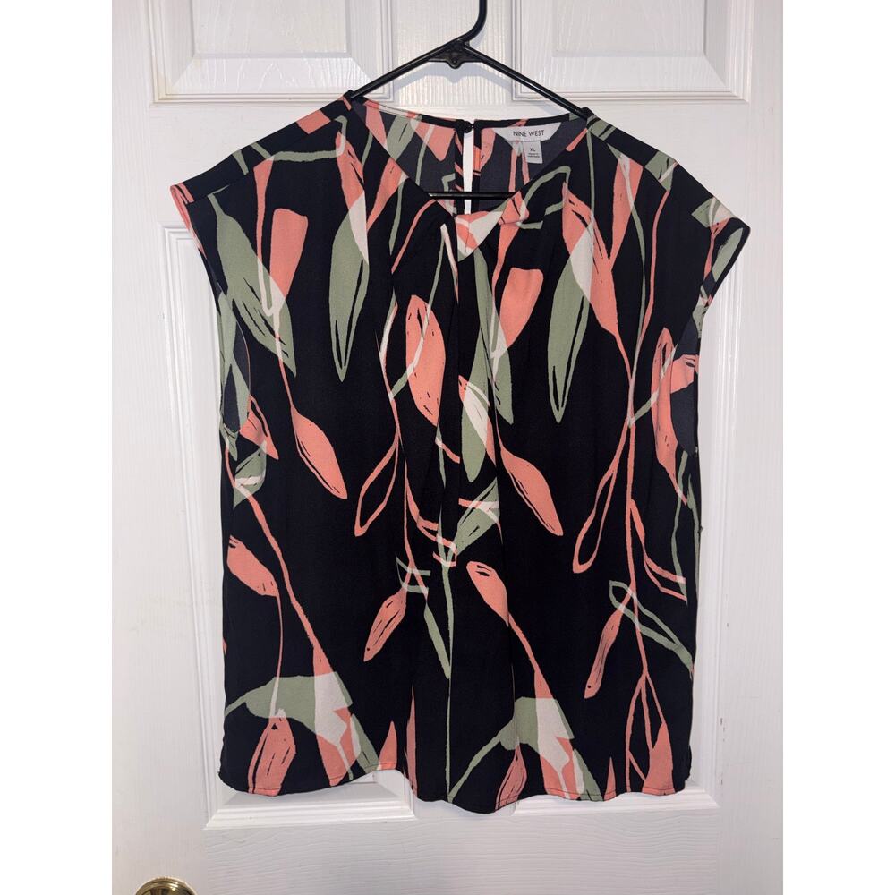 Nine West black sleeveless blouse, peach and green leaf design size XL